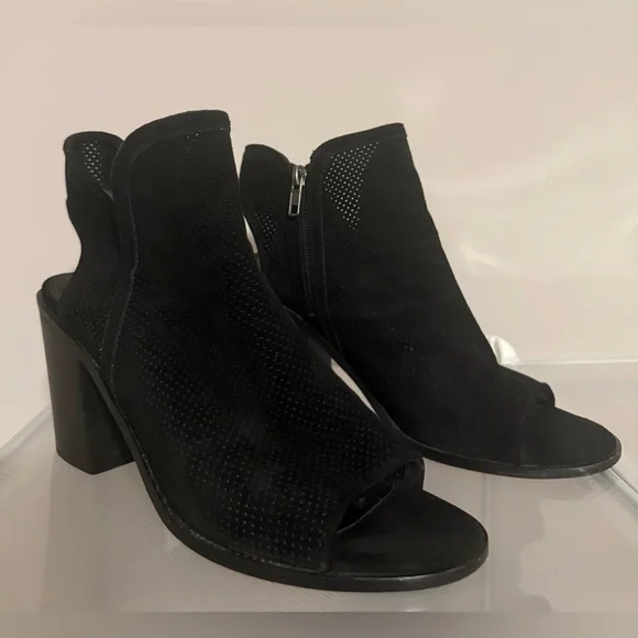 STEVE MADDEN Black Suede Perforated Ankle Boots w/ 4” Block Heel - Size 8-1/2 - Picture 2 of 13